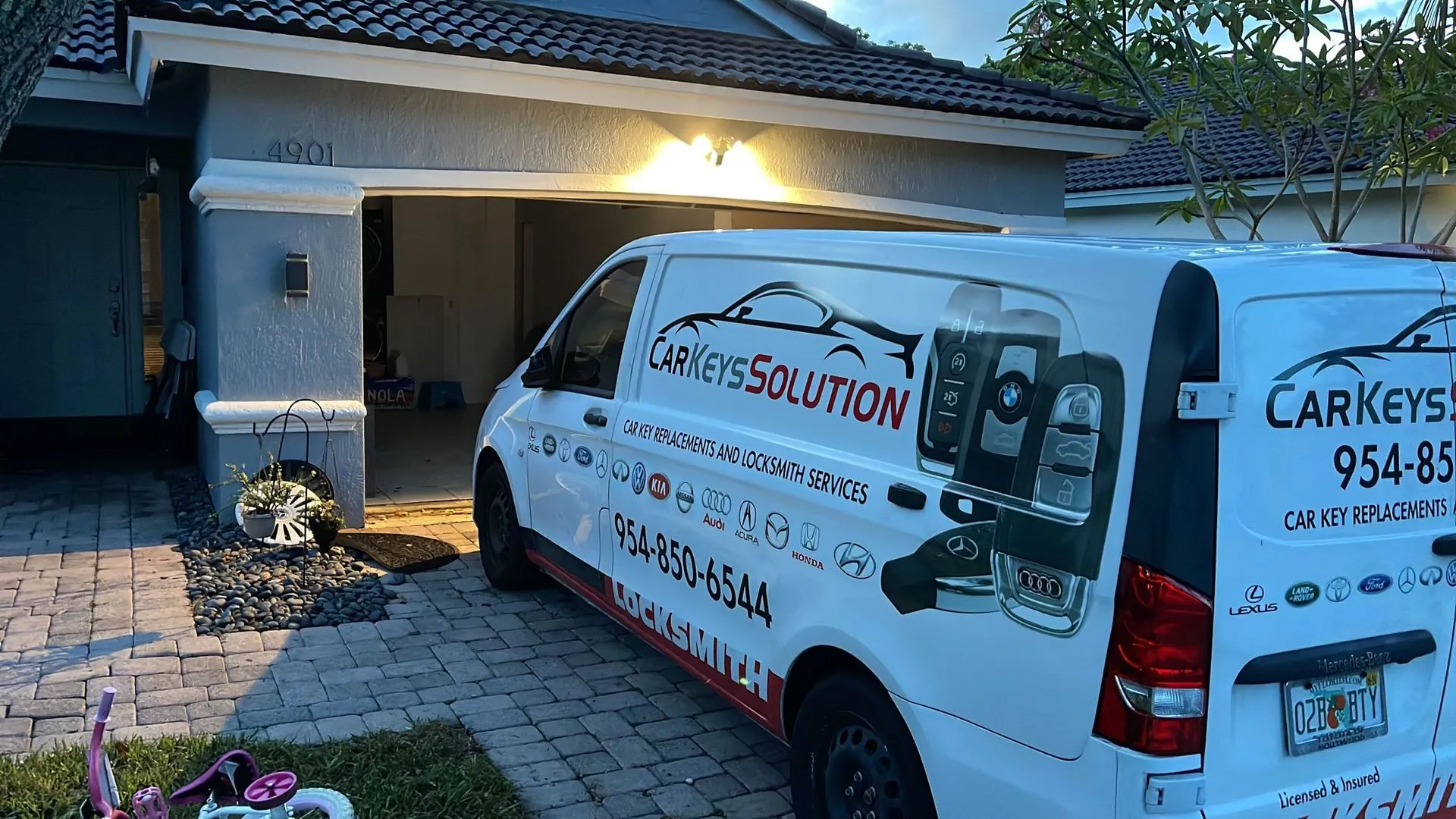 24 hour emergency auto locksmith van in Fort Lauderdale FL